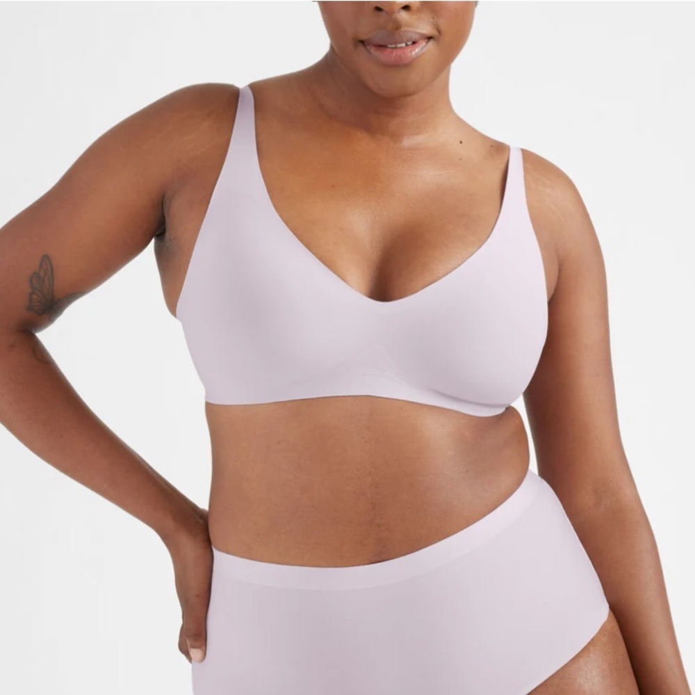 Knix NEW Padded V-Neck Bra Thin Strap Wireless Bra
Support Lightweight 38 E DDD
